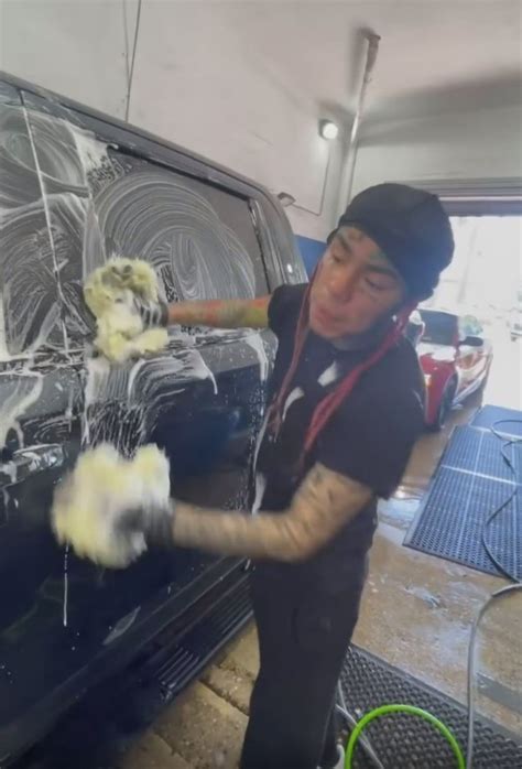 Rapper Tekashi 6ix9ine Washes Cars On His Birthday Gives Workers 50K