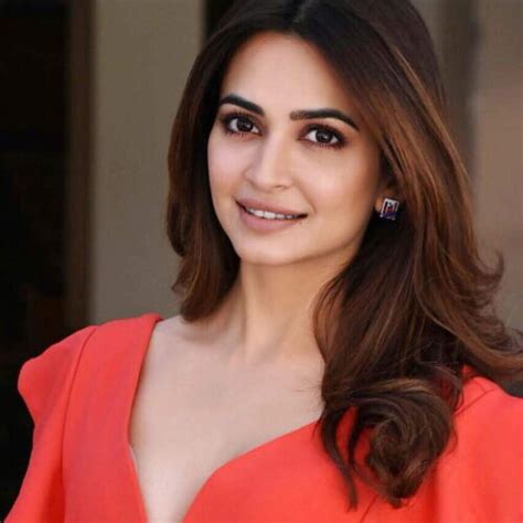 Kriti Kharbanda Biography In Hindi कृति खरबंदा के बारे में Hindi Mai