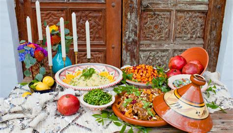 Bright and colourful are the highlight of moroccan theme party dress code. MOROCCAN DINNER PARTY|Palm Springs Style