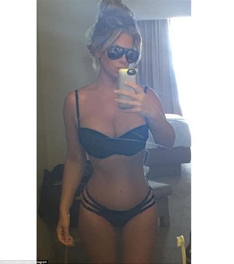 Kim Zolciak Posts Bikini Snaps In Very Flattering Instagram Picture Daily Mail Online