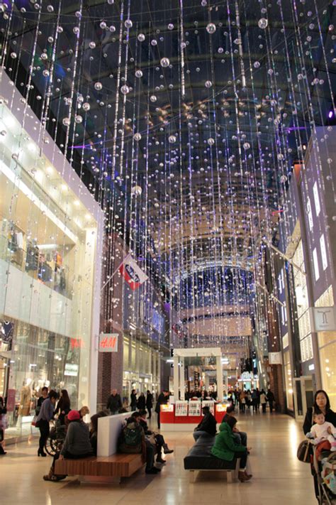 I just need to know where to turn to get to the actual shops. Toronto Fun Places: White Christmas at Yorkdale Mall
