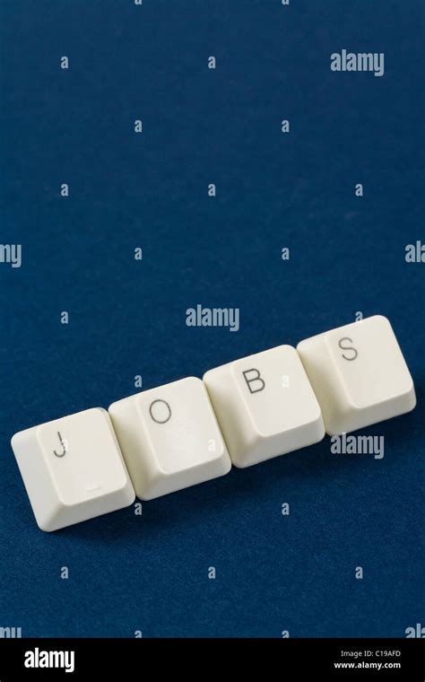 Teclado De Ordenador Y Trabajos De Word Para La Búsqueda De Trabajo En