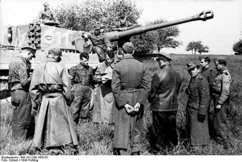 Photo Tiger I Heavy Tank And Crew Of The German 1st Ss Division