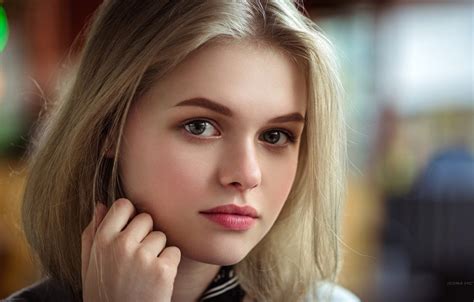 Обои взгляд крупный план лицо портрет макияж прическа блондинка красотка боке Alexandra