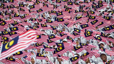 Karena sebagaimana kata bung karno 'perjuangan yang lebih sulit adalah melawan bangsa sendiri'. Celebrating Hari Merdeka: Independence Day in Malaysia