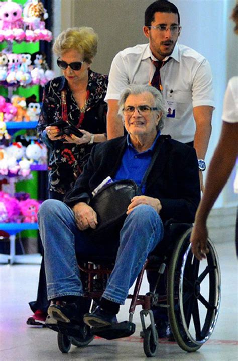 No entanto, glória menezes, de 86 anos, está se recuperando da doença em um quarto, sem necessidade de internação na unidade de. Acompanhado de Glória Menezes, Tarcísio Meira embarca na ...