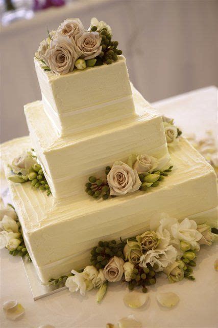 30 Gorgeous Square Wedding Cake Ideas Weddingomania