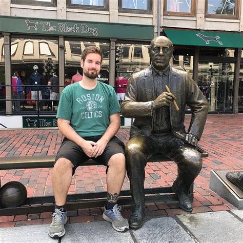Statue Of Red Auerbach Boston Ce Quil Faut Savoir