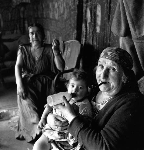 Le 14 avril 1912 à gentilly. Robert Doisneau // Gypsies - Les gitans de Montreuil 1950 ...