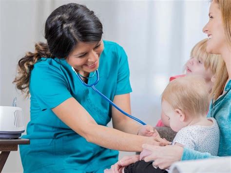 enfermería pediátrica profesión fundamental para la salud de los peques
