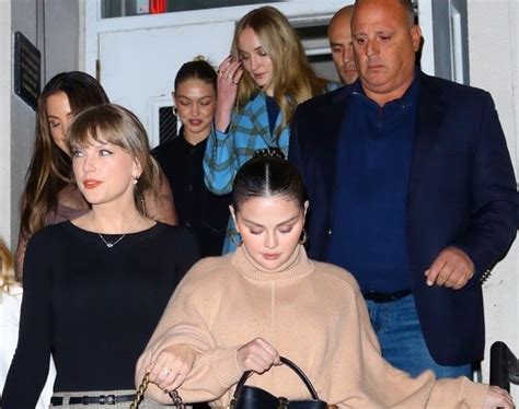 Taylor Swift And Crew Enjoy A Stylish Night In New York City Arab