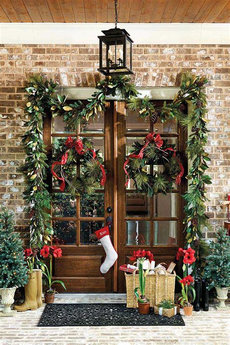 10 Front Door Christmas Decorating Ideas