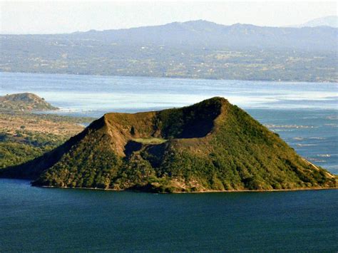 Taal Volcano Binintiang Malaki Smallest Island Volcano Flickr