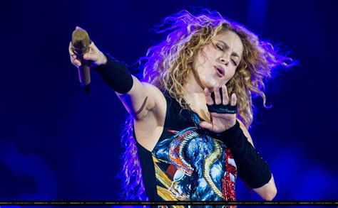 Shakira Performs In Amsterdam June 9 Shakira Photo 41685722 Fanpop