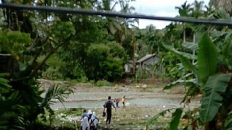 See tweets about #gantung on twitter. Jembatan Gantung di Desa Subarang Ambruk, Siswa Sekolah ...