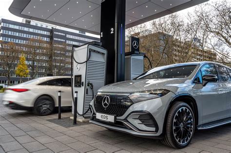 Mercedes Benz eröffnet ersten europäischen Charging Hub