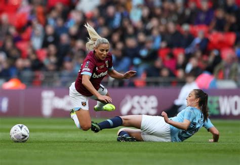 굳굳 맨시티 전술이 요즘 인기인가보네 저거 두번째 전술 쉐스 펄나로 바꿔도 됨? 女FA컵결승현장맨시티 女FA컵 우승 웨스트햄 '조소현' 풀타임