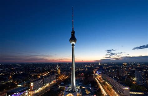 All important sights can be easily reached on foot or by public. Park Inn by Radisson Berlin Alexanderplatz | Hôtel 4 ...
