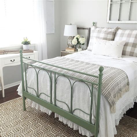 Guest Bedroom From The Blooming Nest Blog Click For A Full Tour