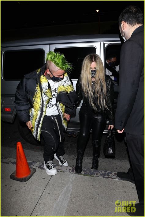 Photo Avril Lavigne Mod Sun Hold Hands 39 Photo 4524386 Just Jared Entertainment News