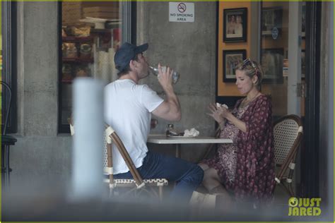 Chris Hemsworth Elsa Pataky Enjoy A Pizza Lunch Date Photo Chris Hemsworth Elsa