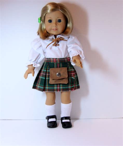 This Irish Lass Is Wearing Her Kilt With A Peasant Shirt Her Bag
