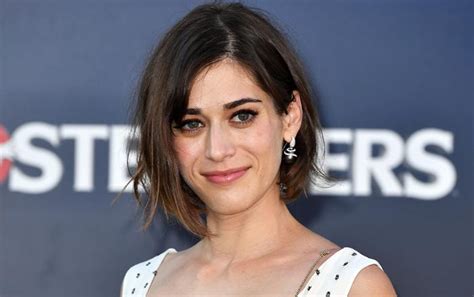 Lizzy Caplan Body Measurements Height Weight Bra Size Shoe Size