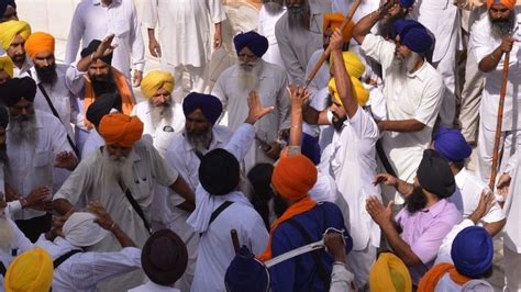 India Sikh Groups Clash At Golden Temple Bbc News