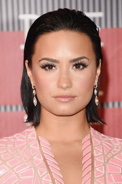 Demi lovato is ringing in spring in the best possible way: Demi Lovato's Short Haircuts and Hairstyles - 30+