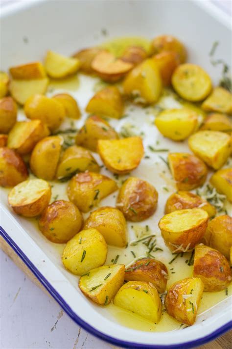 Roasted New Potatoes with Garlic and Rosemary - Easy Peasy Foodie
