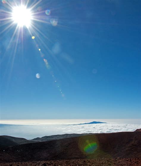 The Sun Shining Brightly At The Summit Of Mt Mouna Kea Flickr