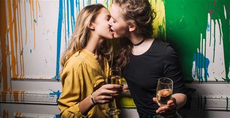 6 Best Non Traditional Lesbian Date Ideas