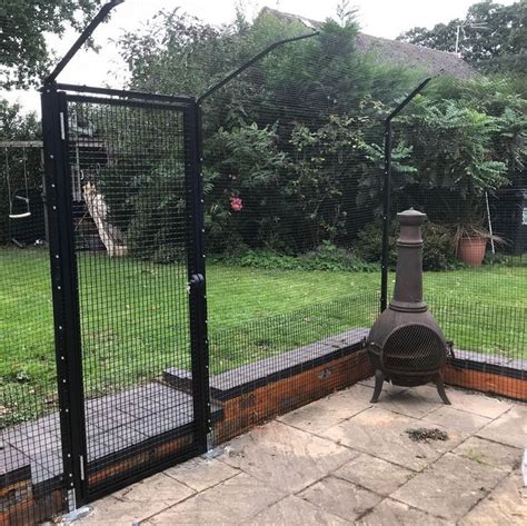 Another option for your feline, that has exploded in many people resort to using diy cat fence solutions but when that's no longer working, what do you do then? Modular cat enclosures for boundaries where there is no ...