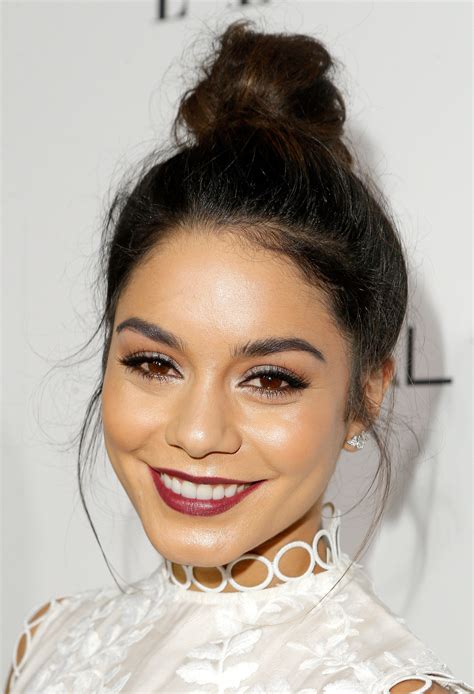 Vanessa Hudgens Paid 385 For This Facial Over The Weekend Hairstyle Examples Vanessa Hudgens