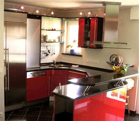 Las cocinas pequeñas y modernas con detalles de madera describen lo dicho, en. Ideas para cocinas pequeñas - Colores en Casa
