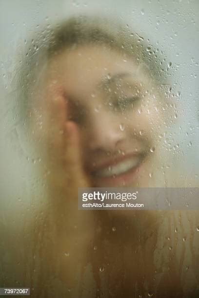 Woman Mirror Steam ストックフォトと画像 Getty Images