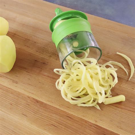 oxo-s-good-grips-3-blade-hand-held-spiralizer,-reviewed
