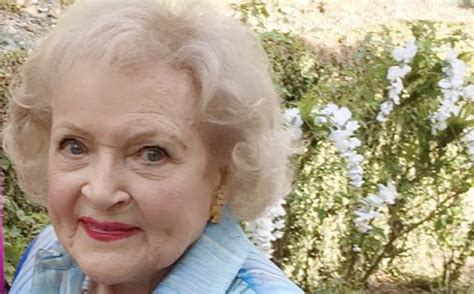 Betty white appeared on craig ferguson's show and h. Betty White's Lifetime Christmas Movie Put On Hold Due To ...