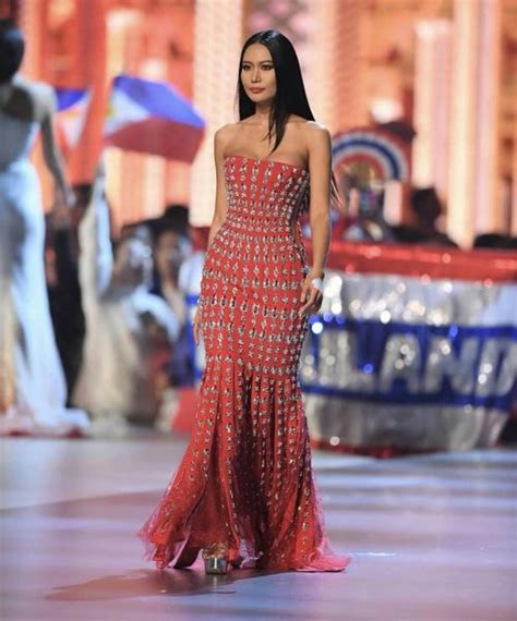ส่องชุดราตรีนิ้ง และการออกแบบชุดจาก Asava บนเวที Miss Universe