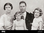 Re Giorgio VI con sua moglie la Regina Elisabetta e le figlie ...