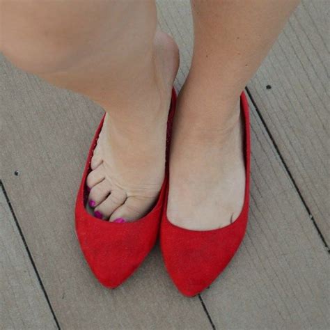 Well Worn Pointy Red Ballet Flats Womens Size 8 Shoe Nirvana