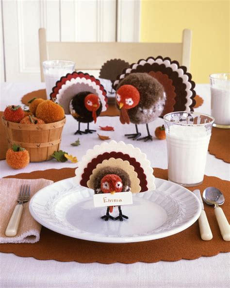 19 Thanksgiving Table Setting Ideas That Offer A Creative Twist On The