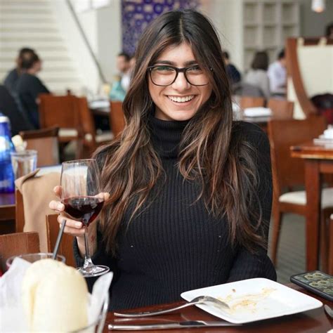 Mia Khalifa Videos Photos Biography Life Story Net Worth Wiki Bio Hot