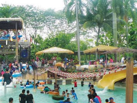 Com 1.534 dicas, avaliações e comentários, o tripadvisor é o centro de informações para turismo em batu pahat. Wet World Glow Park - Theme Park - Batu Pahat | TravelMalaysia