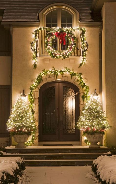 BEAUTIFUL OUTDOOR CHRISTMAS PORCH DECORATION IDEAS.  Godfather Style