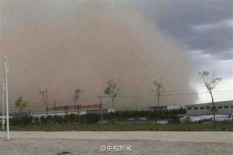 Powerful Sandstorm Engulfs Gansu Cn