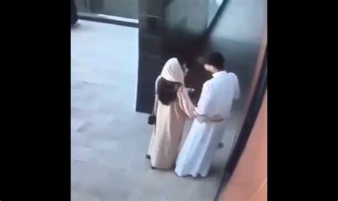 السعودية غير فتاة سعودية تتحرش جنسيا بشاب في مكان عام أهلا ترفيه فيديو صحيفة الوطن عربية