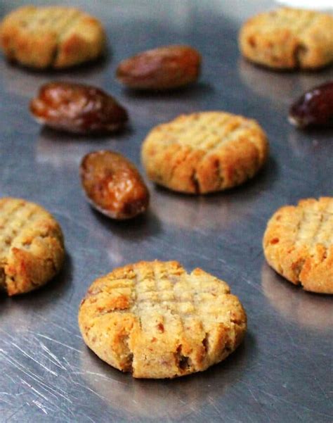 Carefully sweetened with powdered sugar, they are a delightful treat and are often served during chinese new year. Vegan Almond Flour Shortbread Cookies, naturally sweetened ...