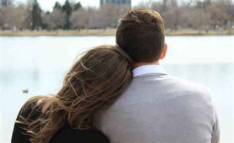 Decode What These Different Types Of Hugs Reveal About Your Relationship