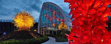 The greatest living artist in the medium of glass, dale chihuly has long been fascinated by the colors and forms of nature. Chihuly Garden and Glass | Visit